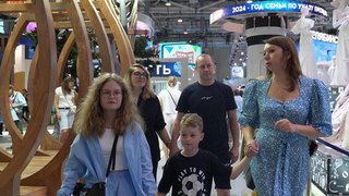 Гостья из Владимира стала 18-миллионным посетителем выставки «Россия» на ВДНХ