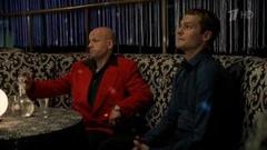 "Отдыхаете, мальчики?" Встреча бизнесмена и криминального авторитета проходит в стриптиз-клубе. Сериал «Трейдер»