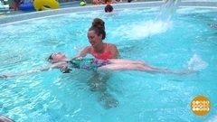 Учим ребенка держаться на воде. Доброе утро. Фрагмент