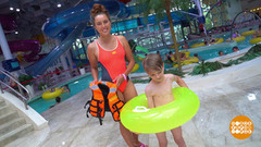 В отпуск с ребенком: не забудьте жилет, круг и нарукавники! Доброе утро. Фрагмент