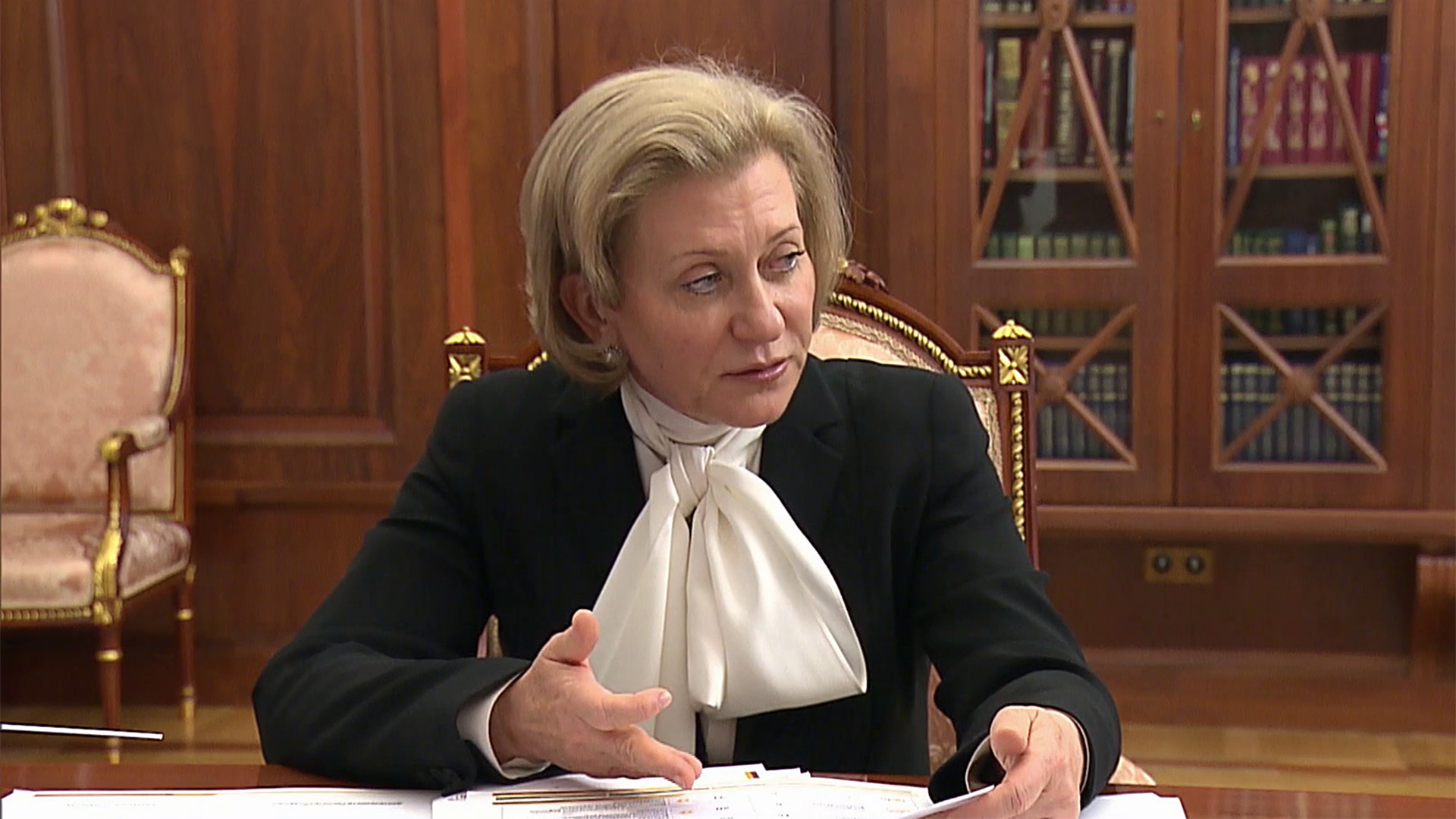 Роспотребнадзор оценил вероятность завоза лихорадки Эбола в РФ