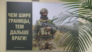 По всей России люди приходят в пункты отбора, чтобы заключить контракт с Минобороны