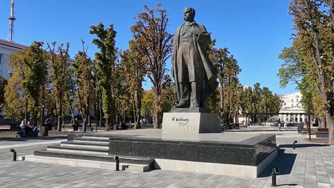 В Луганске появляются дороги мечты, современный транспорт и скверы