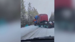 В снежной ловушке оказались водители сразу в нескольких российских регионах