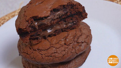 Шоколадное печенье: в трещинках снаружи, мягкое внутри. Доброе утро. Фрагмент 