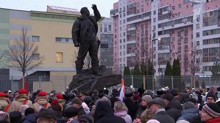 На Ходынском поле открыли памятник легендарному летчику-испытателю Валерию Чкалову