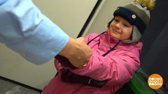 Одеваем детей на прогулку. Доброе утро. Фрагмент