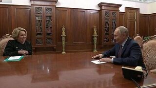 Об итогах работы верхней палаты парламента Владимиру Путину рассказала спикер Совета Федерации Валентина Матвиенко