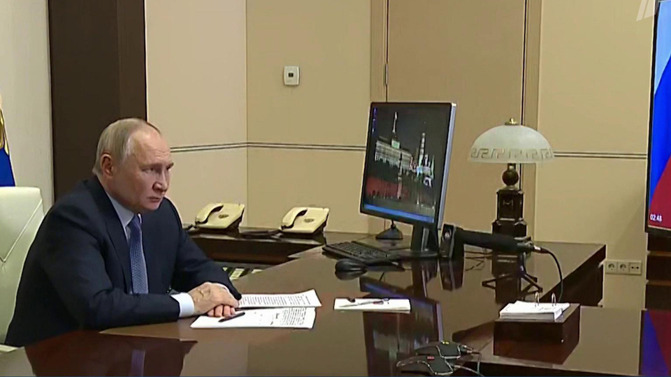 Владимир Путин обсудил развитие Севастополя с главой региона Михаилом Развожаевым