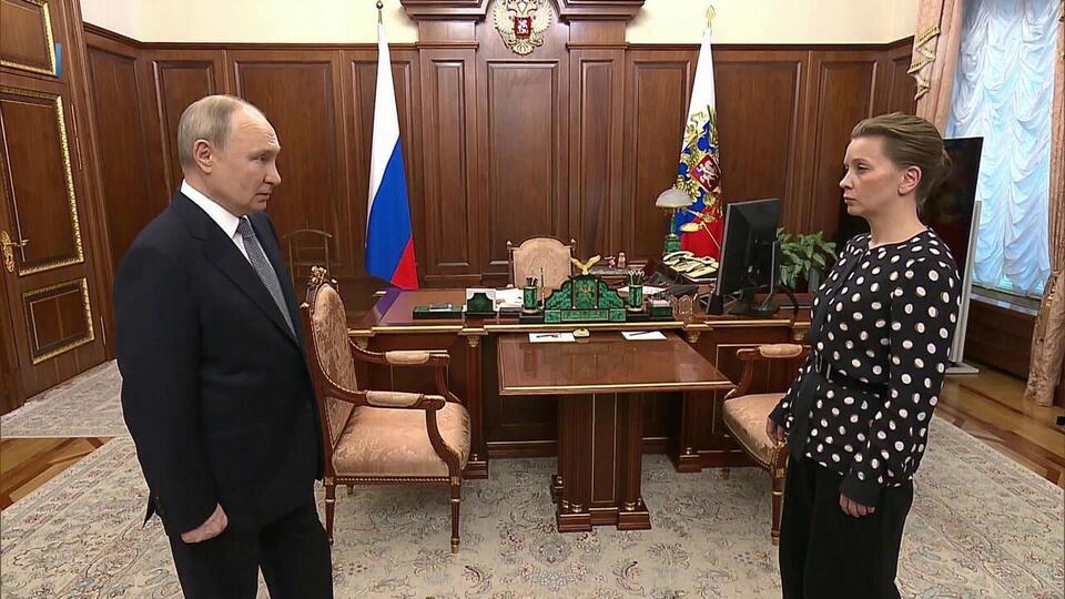 Президент вручил Звезду Героя вдове Сергея Чебнева, защищавшего Курское приграничье
