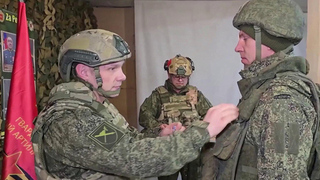 Бойцам самоходного артиллерийского полка группировки «Центр» вручили государственные награды