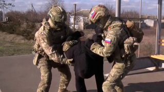 ФСБ показала кадры задержания украинского шпиона в Херсонской области
