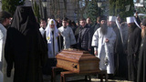 В Оптиной пустыни тысячи верующих простились со старцем Илием