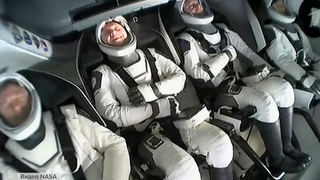 На Землю вернулся космический корабль Crew Dragon компании SpaceX