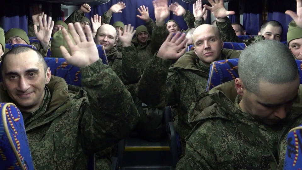 175 освобожденных из украинского плена российских военных вернулись на Родину