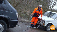 Буксировочный трос из липкой ленты? Проверим... Доброе утро. Фрагмент