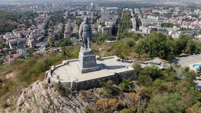 Ко Дню Победы современные артисты исполняют песни Великой Отечественной