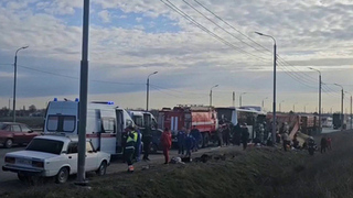 Водитель попавшего в ДТП в Крыму автобуса заявил, что его ослепило солнце