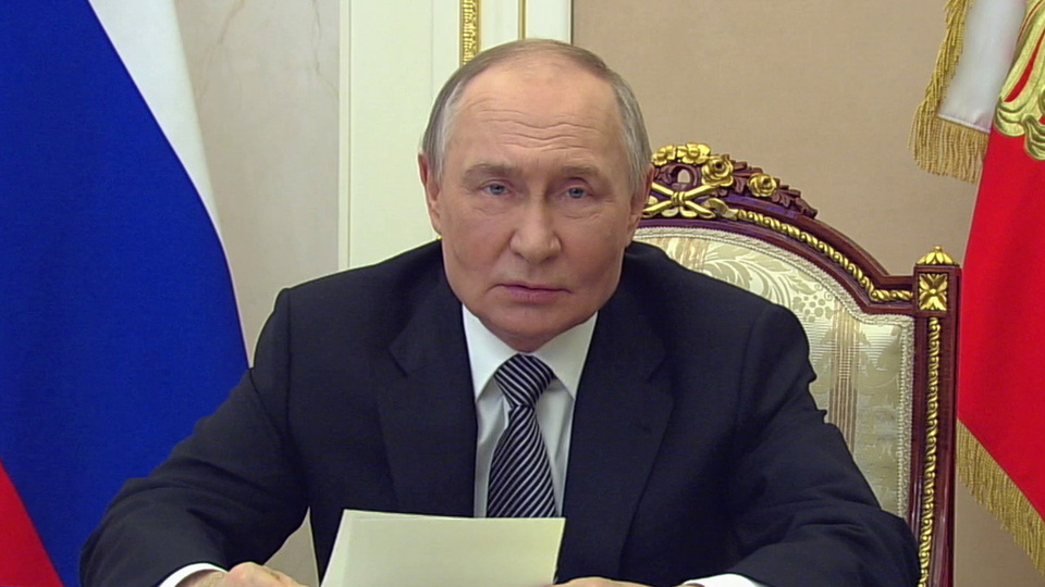 Владимир Путин в режиме видеосвязи проводит заседание Совета по культуре и искусству