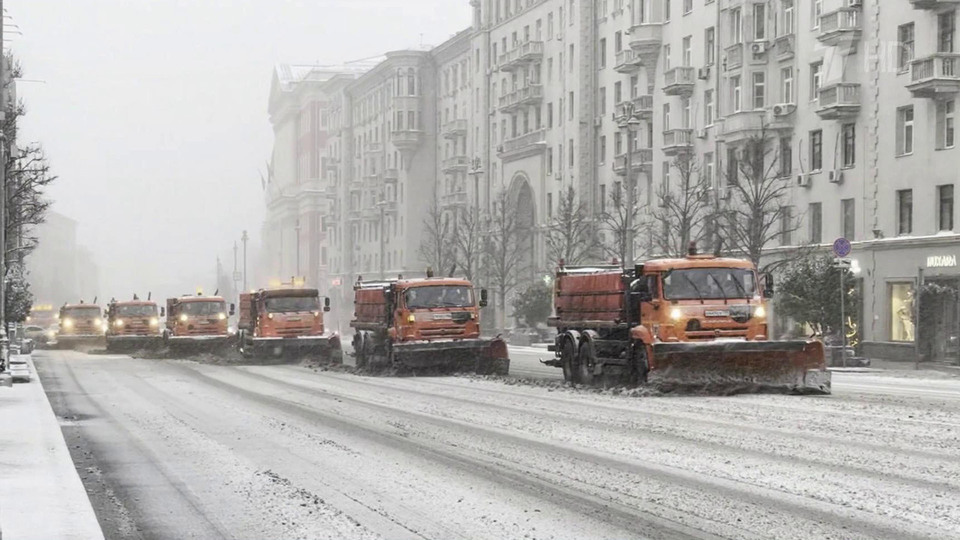 В Москве из-за сильного снега объявлен оранжевой уровень погодной опасности