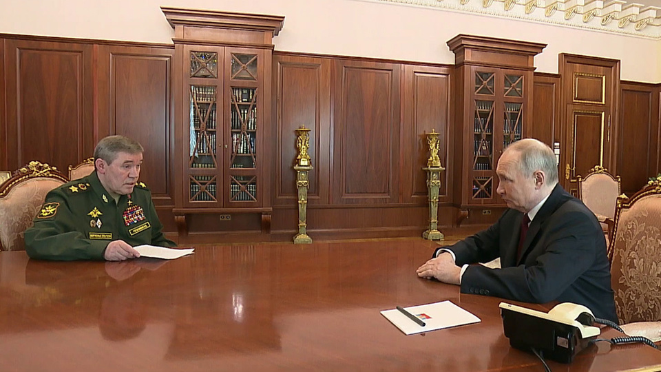 По приказу Владимира Путина боевые действия будут приостановлены