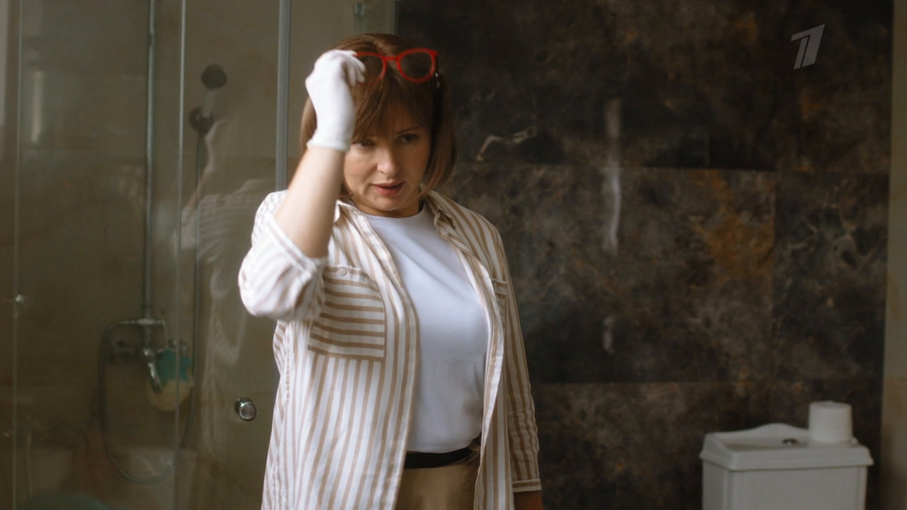 Анна Банщикова В Ночной Рубашке – Бомбила 2011