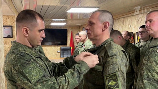 Высокие госнаграды вручили бойцам за проявленную особую доблесть при освобождении ДНР