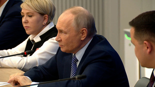 Путин назвал чрезвычайно важной тему увековечения памяти героев СВО
