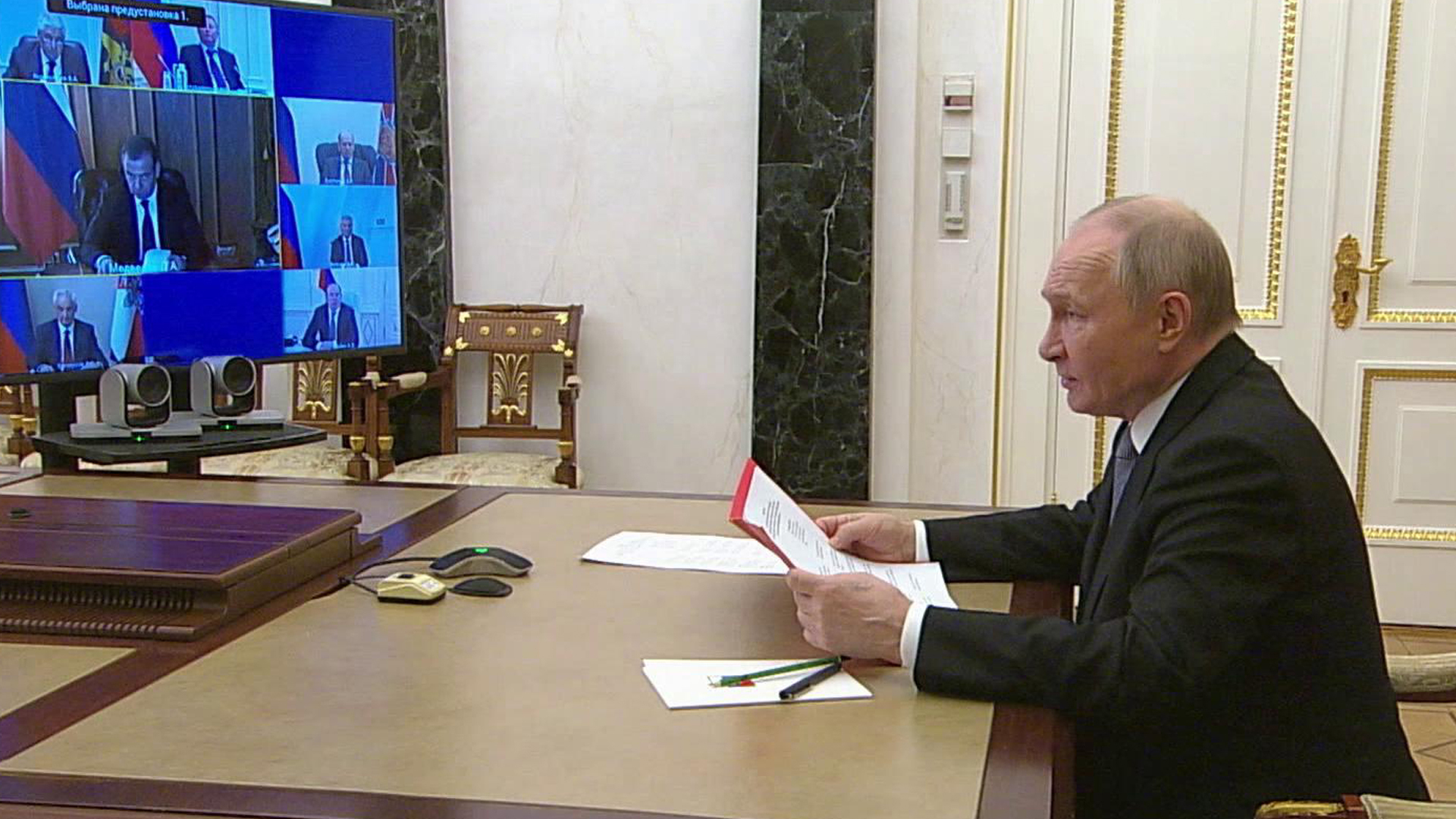 Спад ВВП и дефицит кадров: Путин оценил состояние экономики