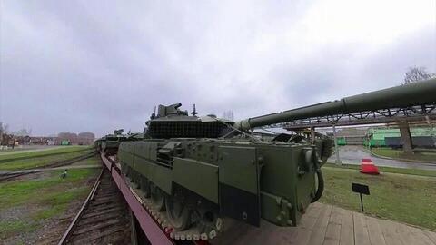 Россия должна быть на шаг впереди в области передовых разработок вооружения и техники, заявил президент