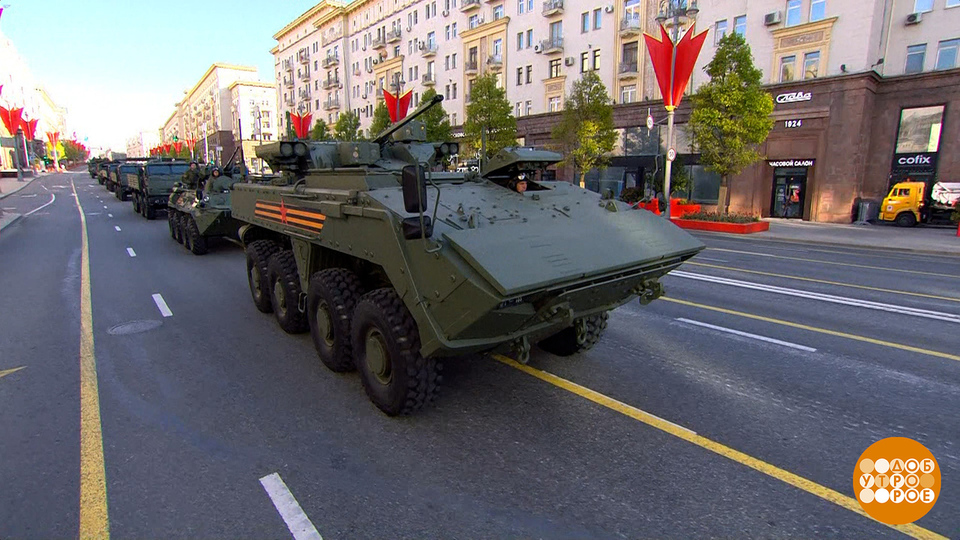 Прямое включение. Москва: улица Тверская. Праздничный канал. Фрагмент выпуска от 09.05.2025