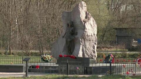 «Память сердца»: жители села Лычково сохранили память о детях — жертвах авиаудара нацистов