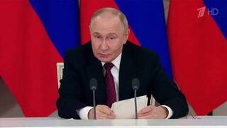 Одной из главных тем остается предложение Владимира Путина о переговорах в Стамбуле