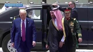 Трампа в Саудовской Аравии сопровождает передвижной McDonald's: видео