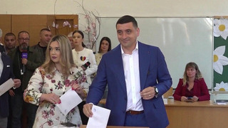 В Румынии проходит второй тур скандальных президентских выборов