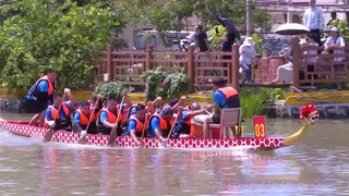 В Китае стартовали традиционные гонки лодок-драконов