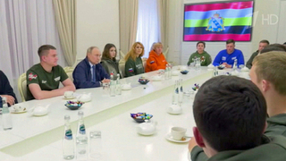 Владимир Путин посетил Курскую область и встретился с волонтерами