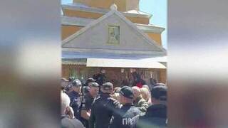 На западе Украины раскольники сорвали богослужение, которое должен был возглавить предстоятель УПЦ