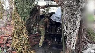 Российские десантники метр за метром выбивают противника из города Часов Яр