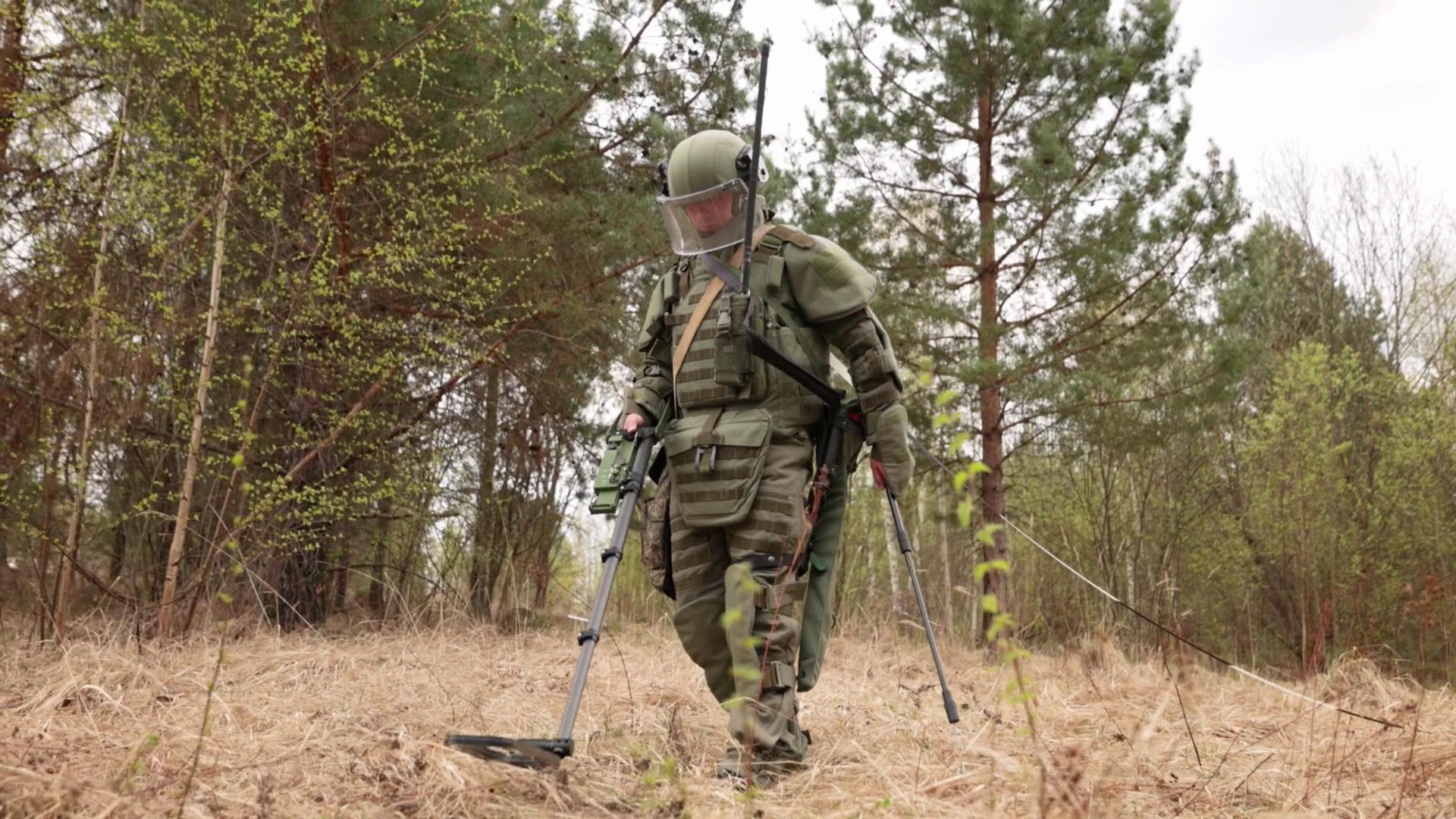 Саперы сняли с крыши донецкого завода 100-килограммовый заряд дрона