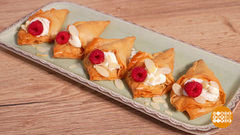 Готовим рожок с воздушным кремом и ягодами. Доброе утро. Фрагмент 