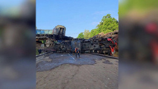 В Курской области ночью обрушился мост, в это время по нему проезжал грузовой локомотив
