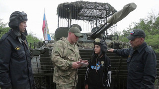 Мотострелки группировки войск «Центр» провели экскурсию для Максима из Шахтерска в ДНР