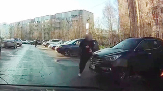 Подросток из Югры поджигал авто с патриотическими символами по заданию мошенников