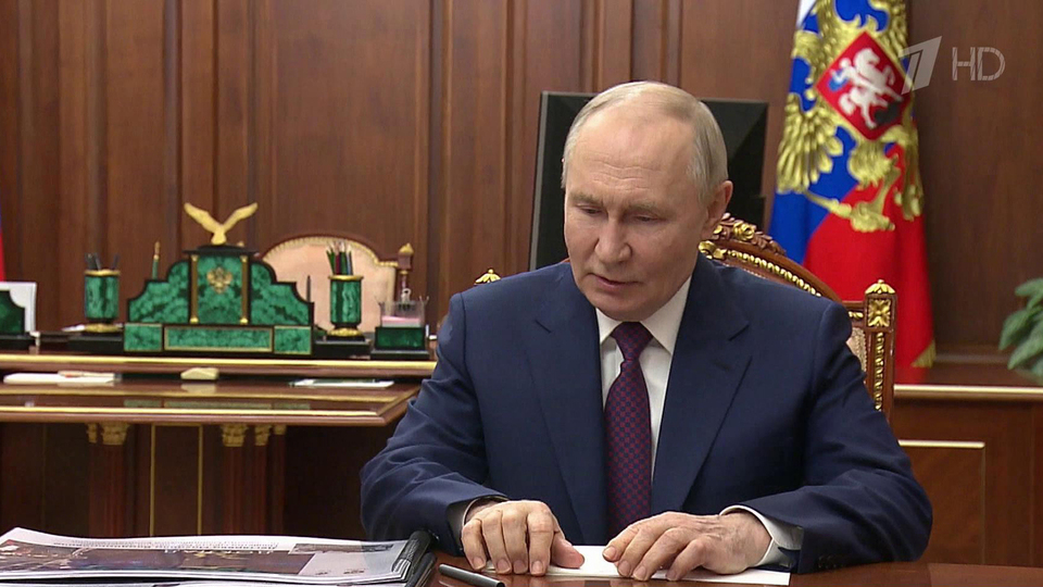 Здоровый образ жизни в России: Путин обсудил с Дегтяревым новые инициативы и поддержку спорта