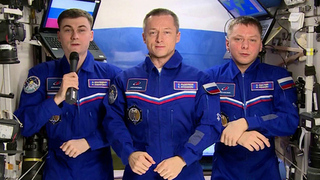 Экипаж МКС поздравил соотечественников с Днем России: видео