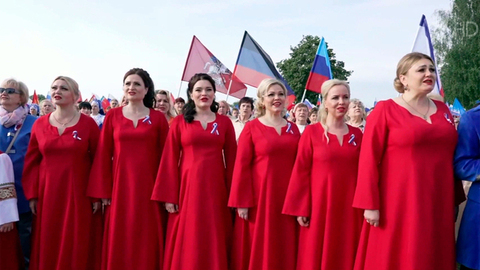 Миллионы жителей от Дальнего Востока до Калининграда отмечают День России