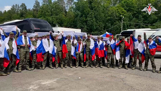 «Ромка, ты что ли?»: опубликованы кадры с возвращенными из плена бойцами РФ