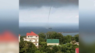 Появились кадры водяного смерча в Краснодарском крае
