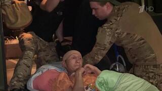 В свой профессиональный праздник военные врачи спасают раненых